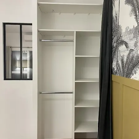 Cozy With Terrace Apartmán