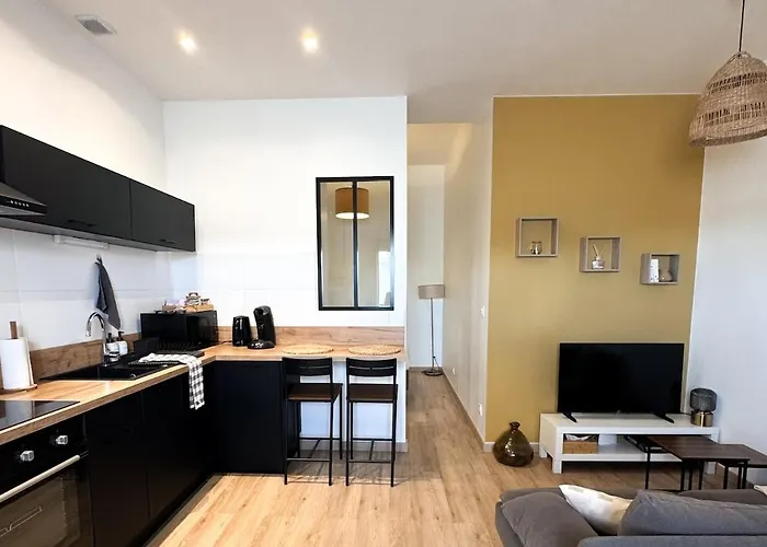 Cozy With Terrace Apartment *